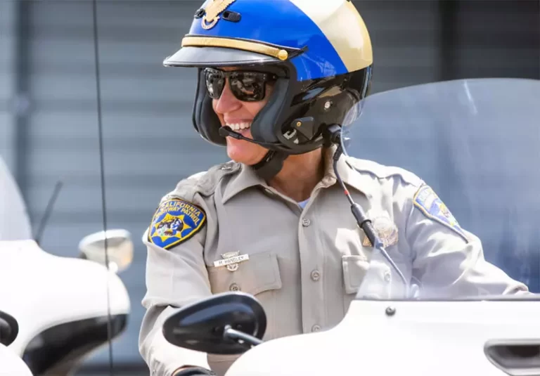 bg-motorcycle-officer-1-1-768x535.webp